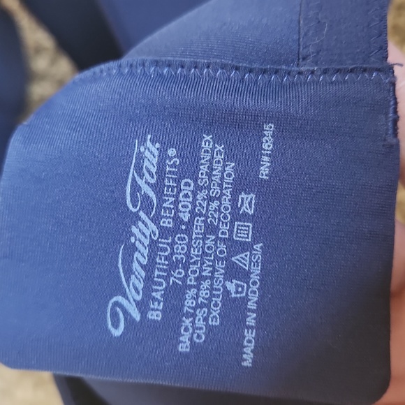 Vanity Fair Beautiful Benefits Underwire Bra - Picture 4 of 5